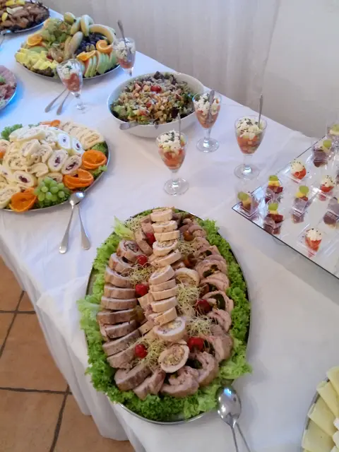 Raut a hostina