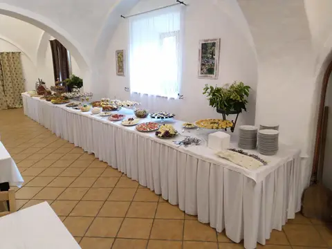 Raut a hostina