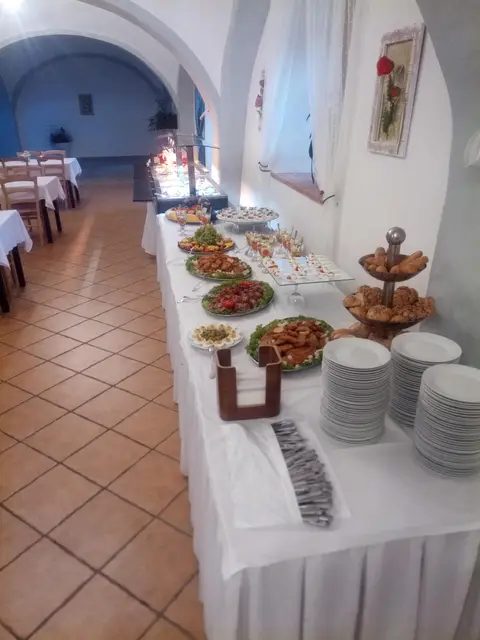 Raut a hostina