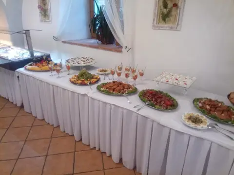 Raut a hostina