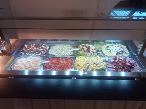 Raut a hostina