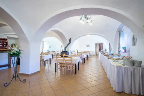 Raut a hostina