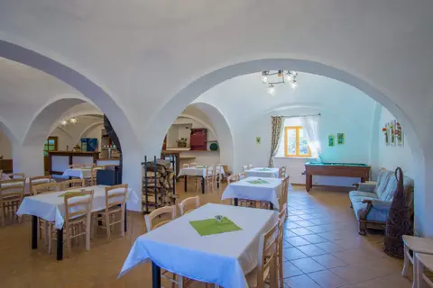 Raut a hostina