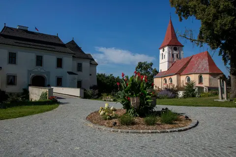Zámek Pluhův Žďár