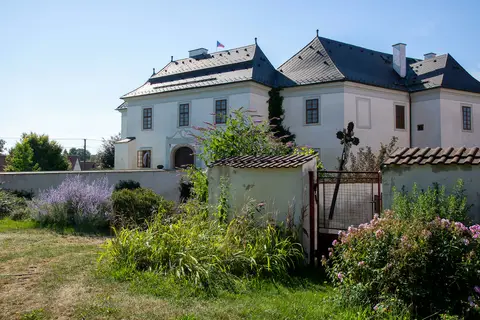 Zámek Pluhův Žďár