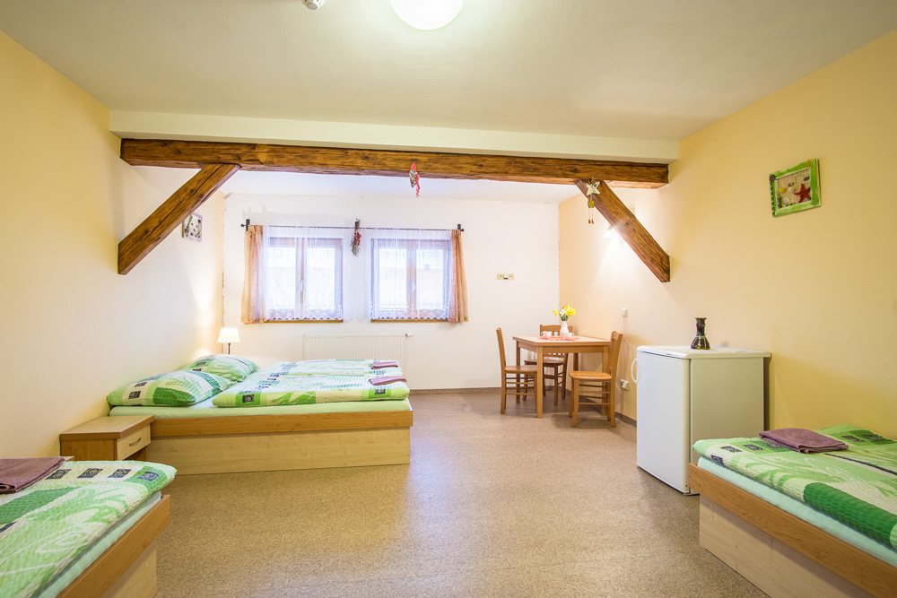 Čtyřlůžkové pokoje P2–P6, P17 a P18 — Penzion U Zámku Pluhův Žďár
